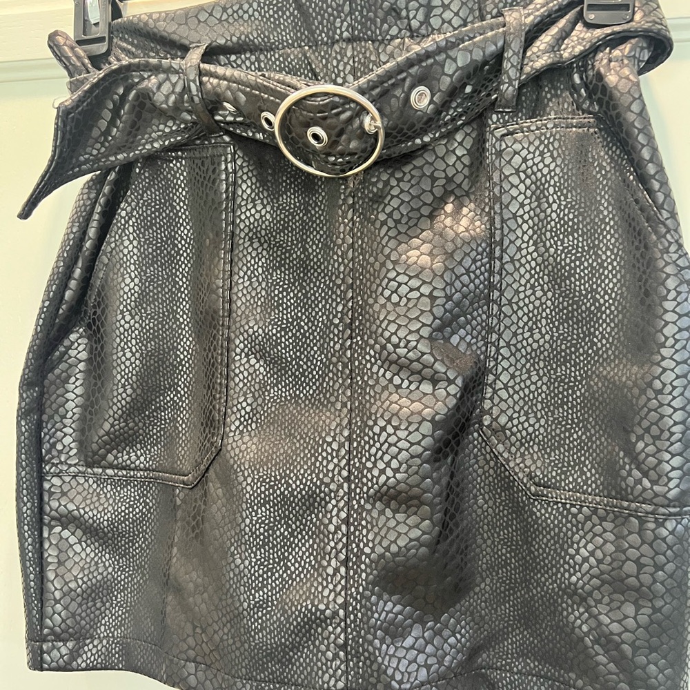 Haute Monde Black Mini Skirt with Silver Accents. EUC .Size M